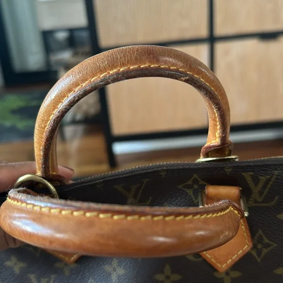 Authentic Louis Vuitton Alma - Picture 5 of 7